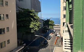 Apartamento beira-mar no coração de copacabana!